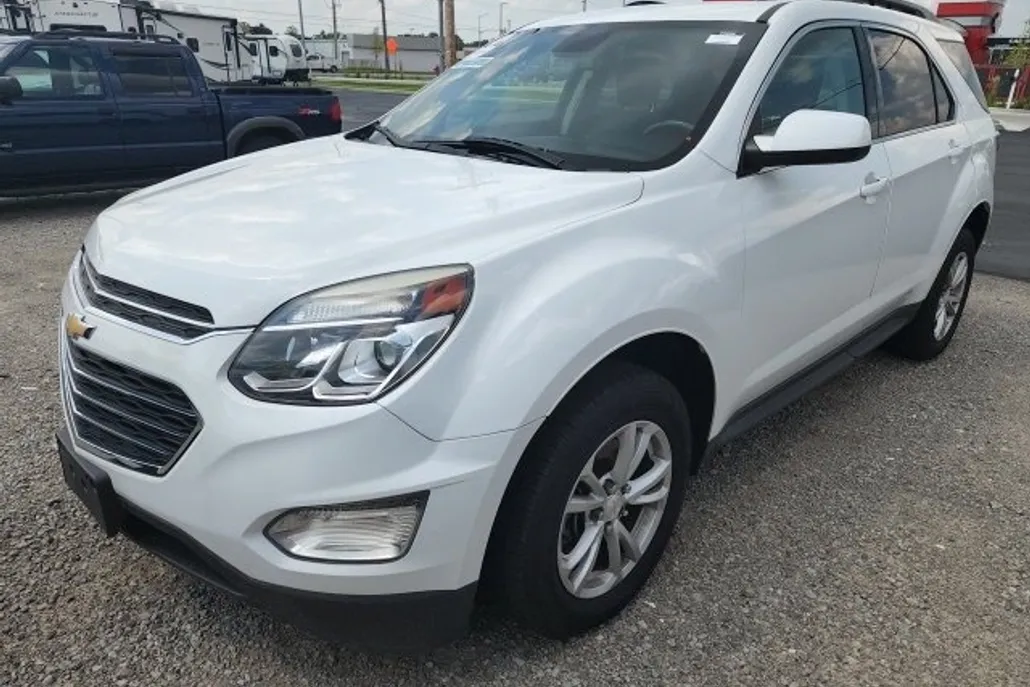 2017 Chevrolet Equinox LT photo 1