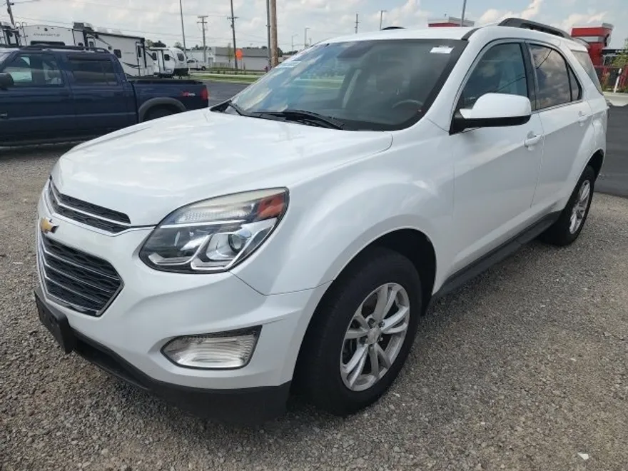 2017 Chevrolet Equinox LT photo 1