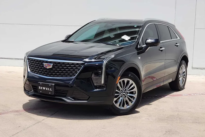 2025 Cadillac XT4 Premium Luxury photo 1