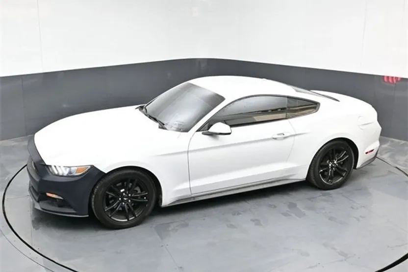 2017 Ford Mustang EcoBoost Premium photo 1