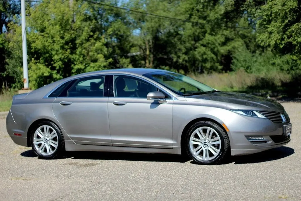 2016 Lincoln MKZ photo 1
