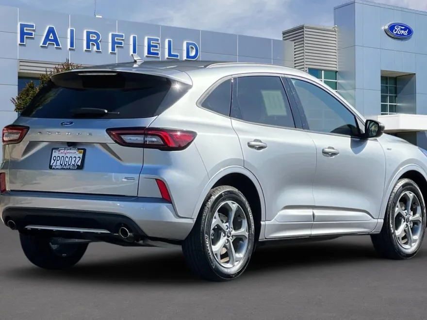 2024 Ford Escape Hybrid ST-Line photo 1