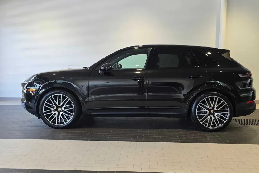2024 Porsche Cayenne Base photo 1