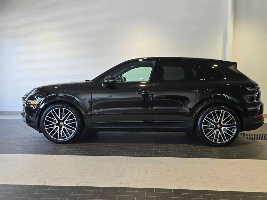 2024 Porsche Cayenne Base photo 1