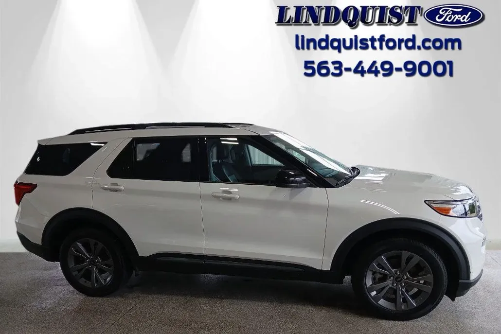 2023 Ford Explorer XLT photo 1