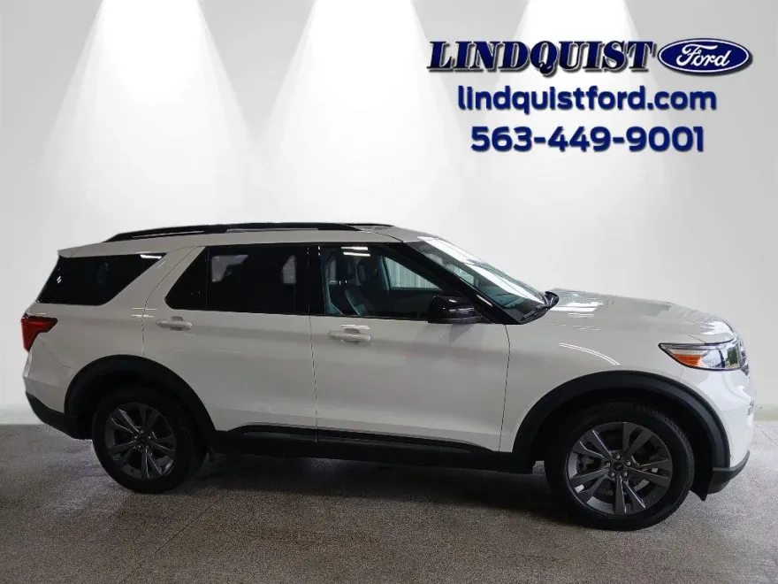 2023 Ford Explorer XLT photo 1