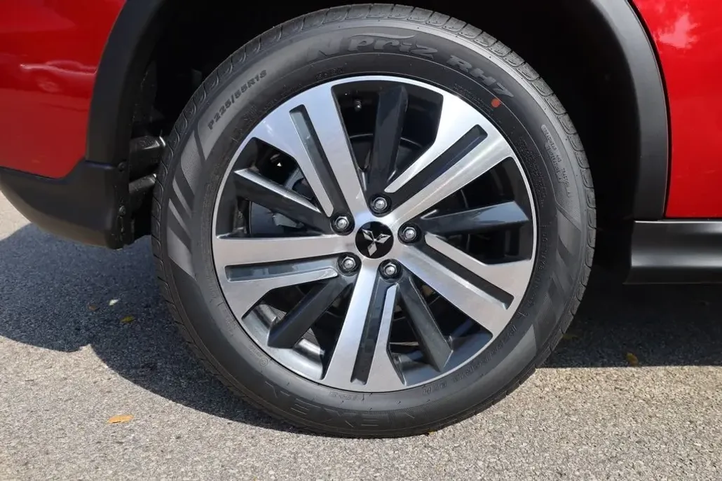 2025 Mitsubishi Outlander Sport ES photo 1