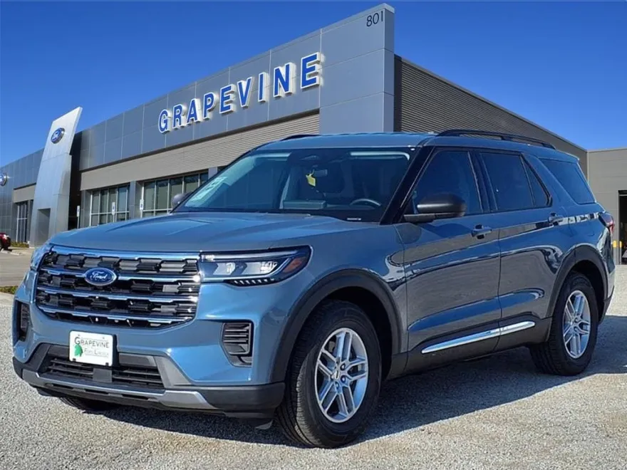 2025 Ford Explorer photo 1