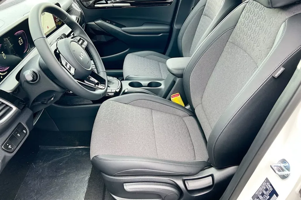 2025 Kia Seltos S photo 1