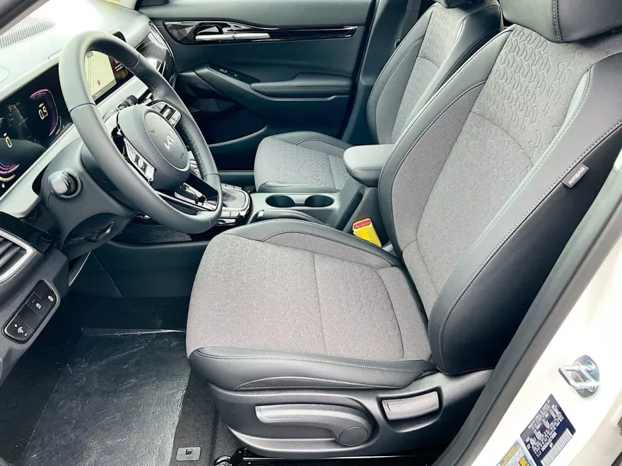 2025 Kia Seltos S photo 1