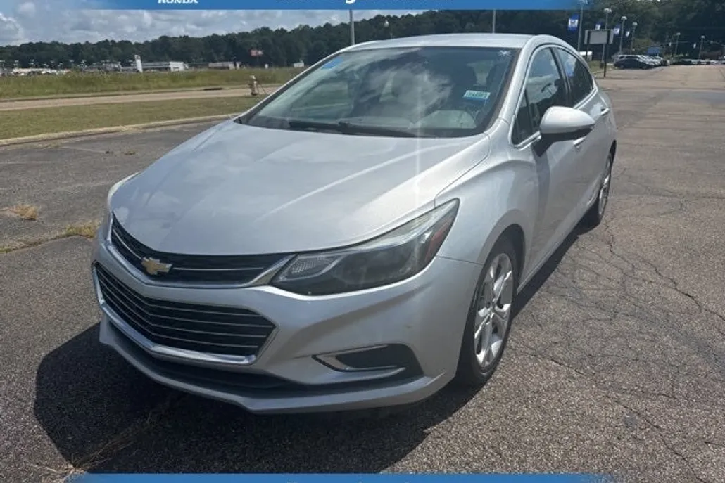 2018 Chevrolet Cruze Premier photo 1
