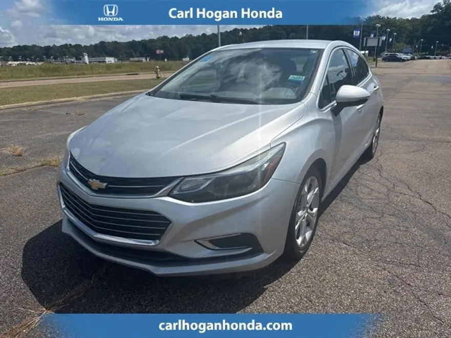 2018 Chevrolet Cruze Premier photo 1