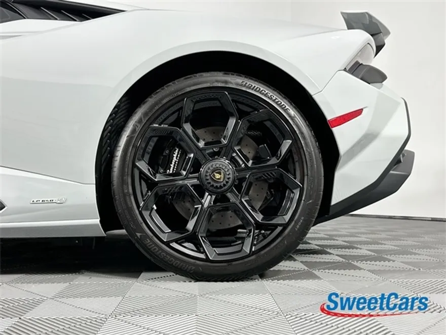 2023 Lamborghini Huracan Tecnica photo 34