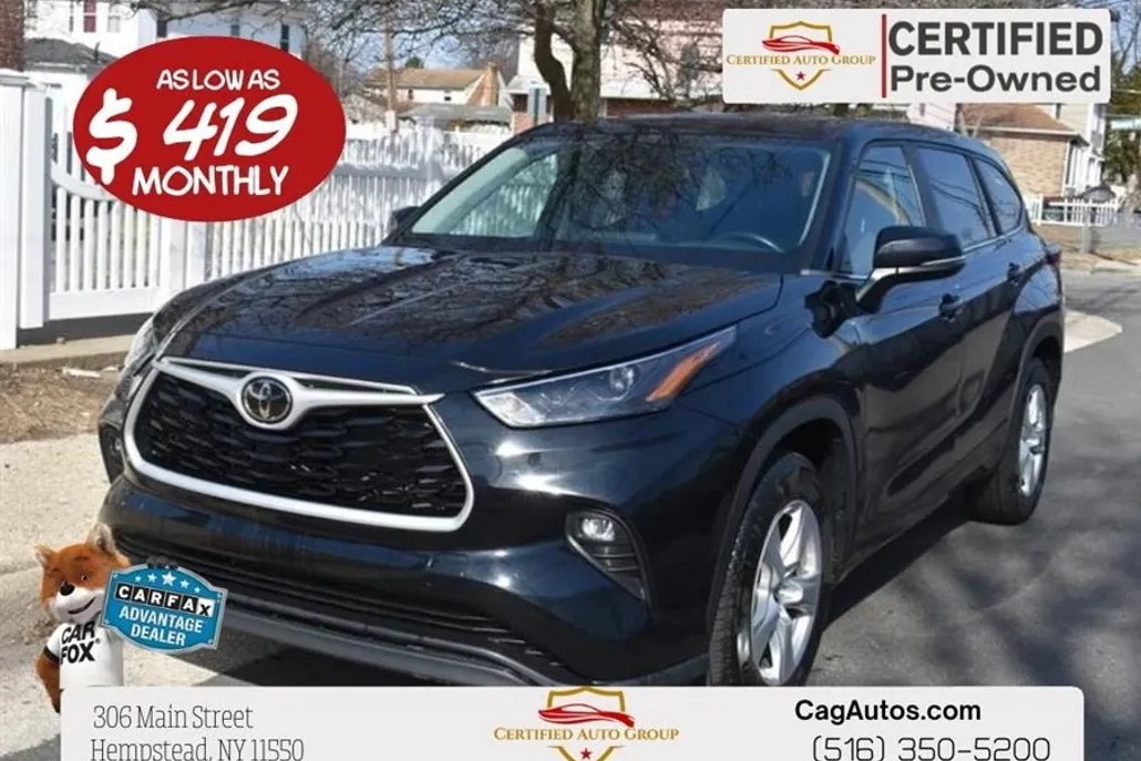 2023 Toyota Highlander LE photo 1