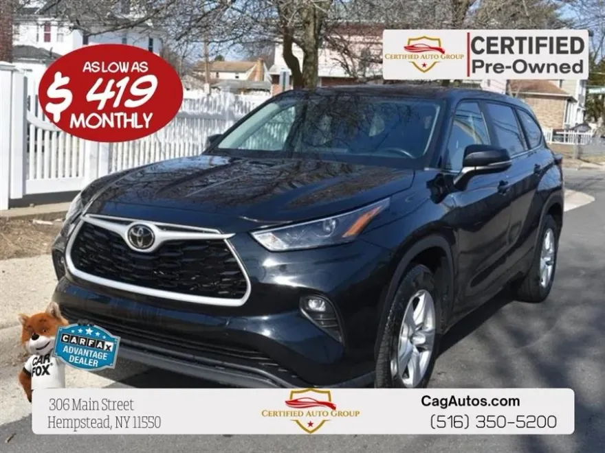 2023 Toyota Highlander LE photo 1