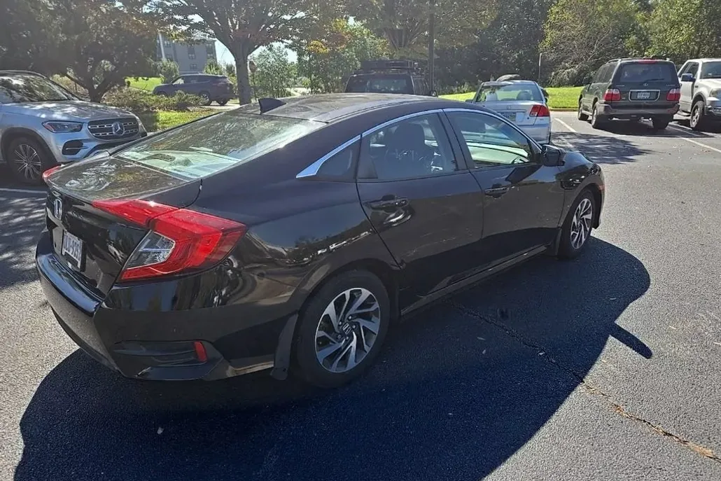 2017 Honda Civic EX photo 1
