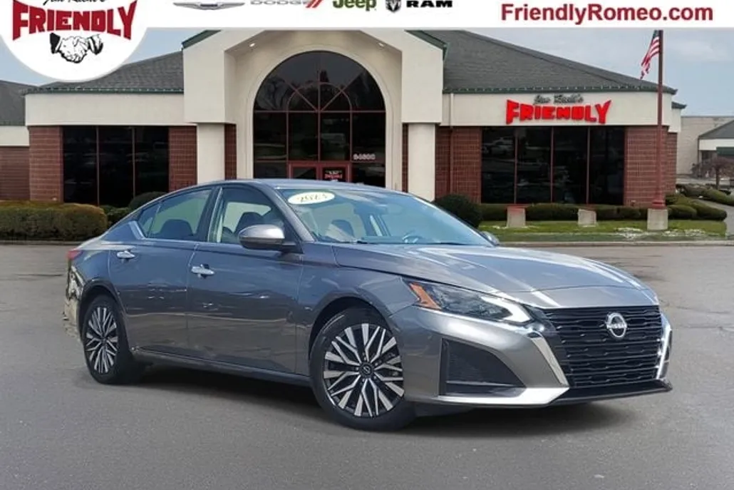 2023 Nissan Altima 2.5 SV photo 1