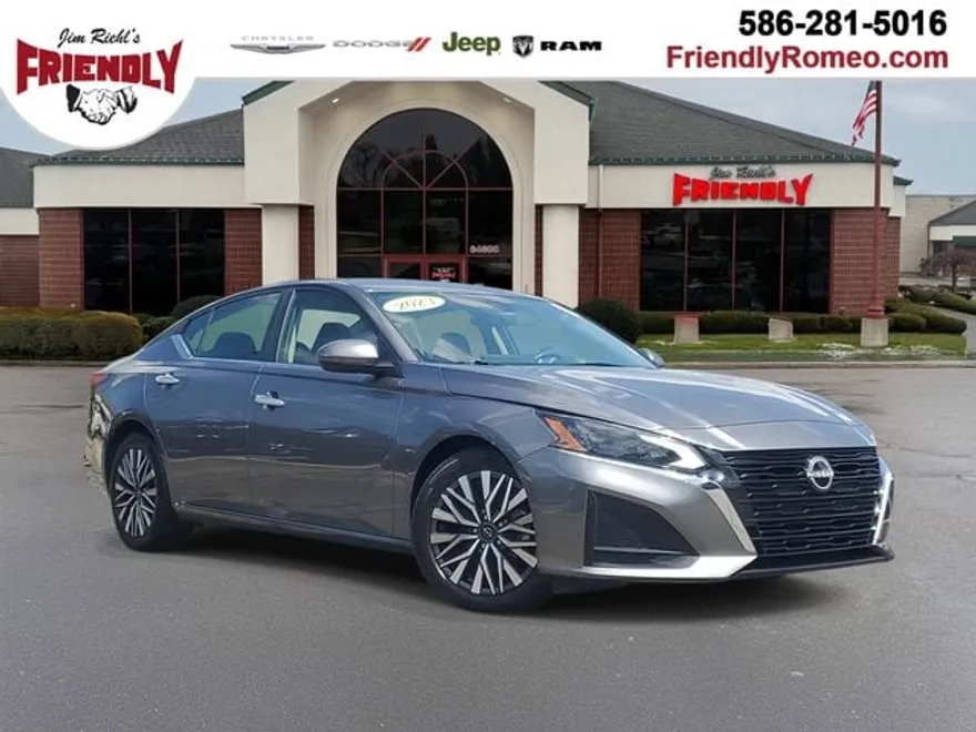 2023 Nissan Altima 2.5 SV photo 1