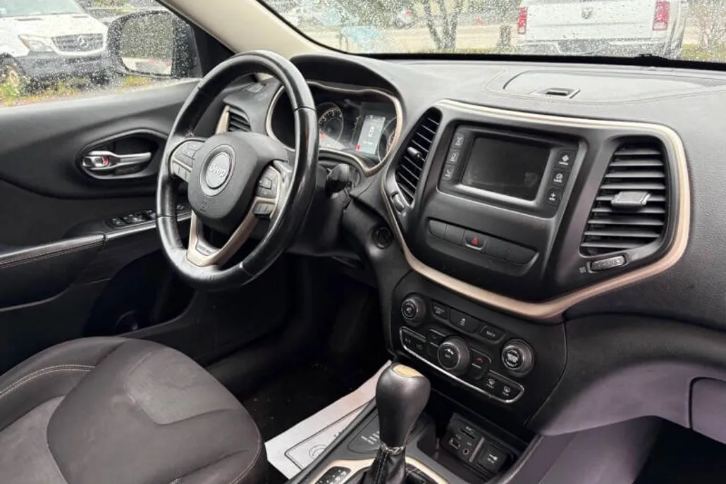 2015 Jeep Cherokee Latitude photo 1