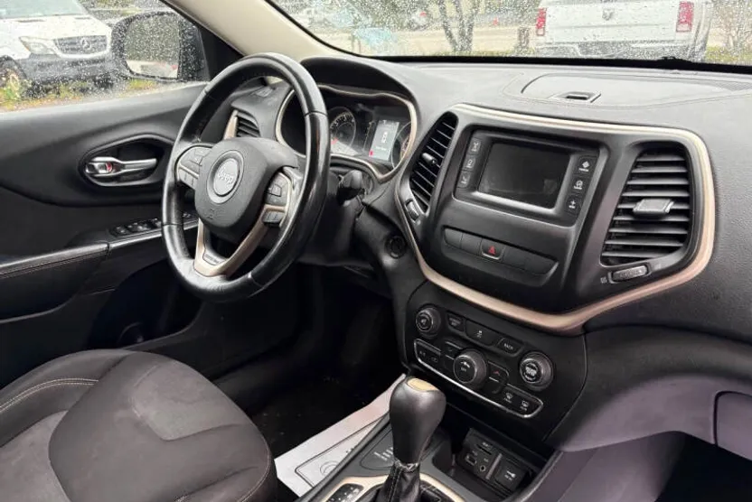 2015 Jeep Cherokee Latitude photo 1