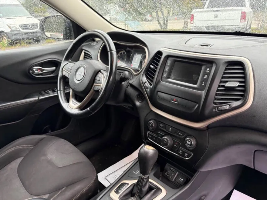 2015 Jeep Cherokee Latitude photo 1