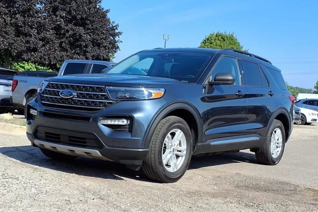 2022 Ford Explorer XLT photo 1