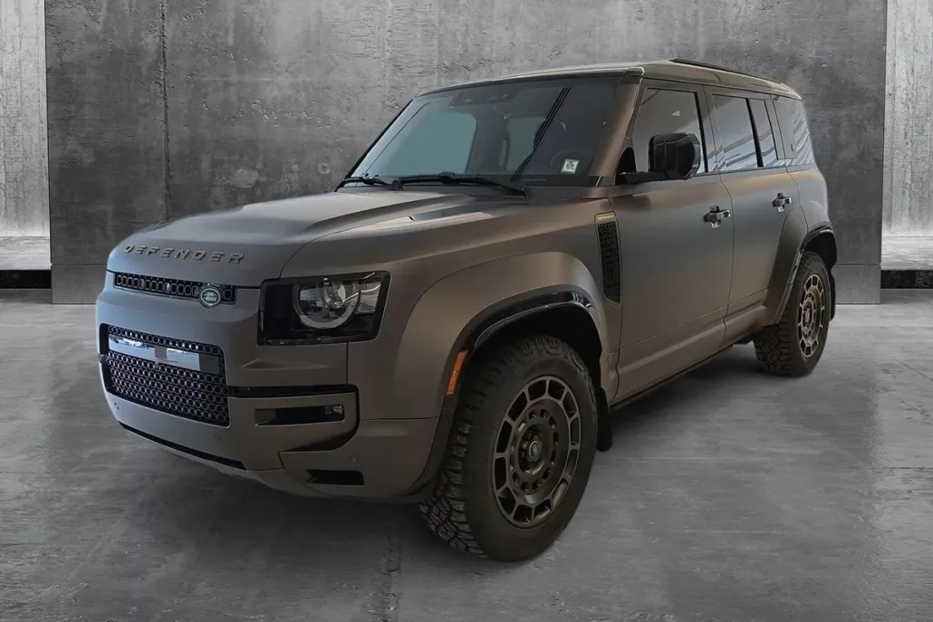 2025 Land Rover Defender 110 photo 1