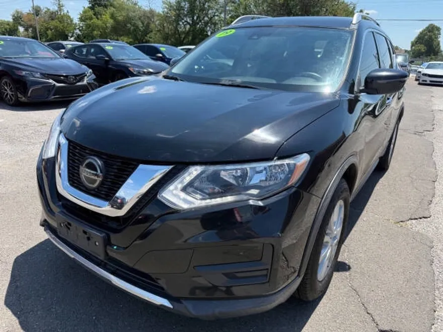 2019 Nissan Rogue SV photo 1