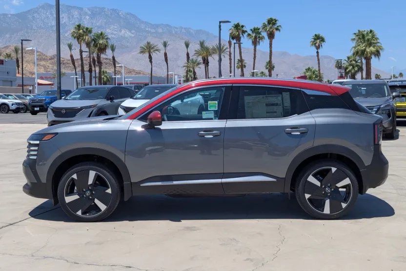2025 Nissan Kicks SR photo 1