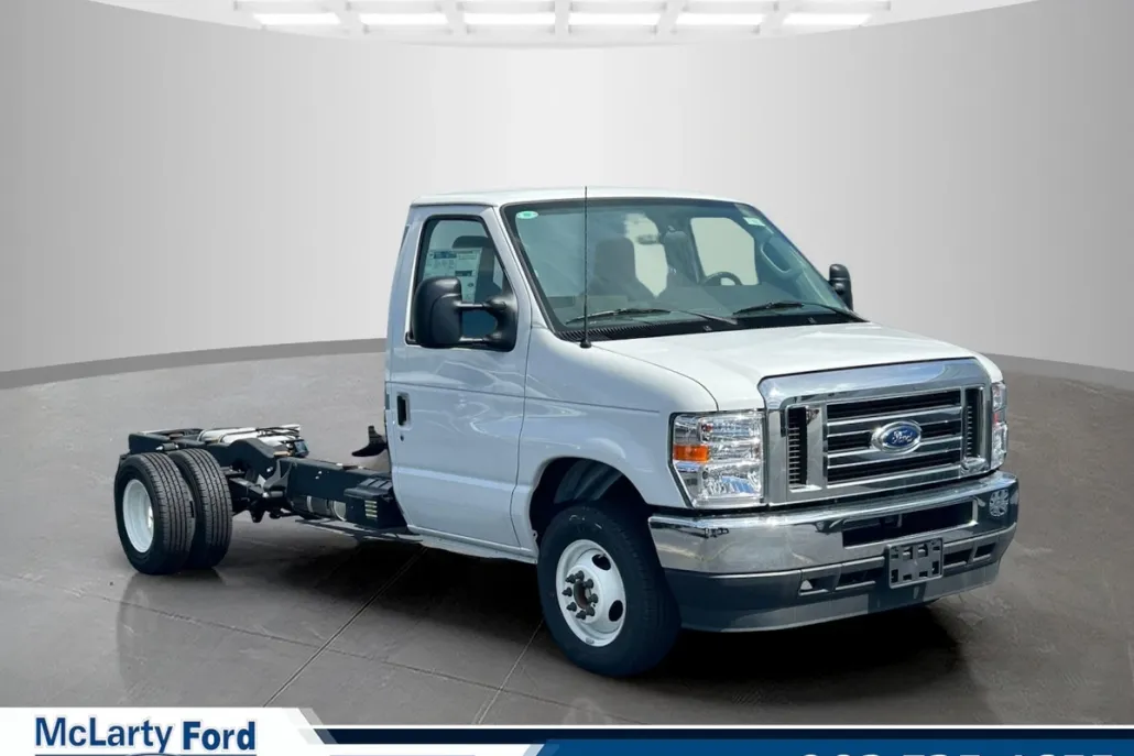 2026 Ford E-350 Base photo 1