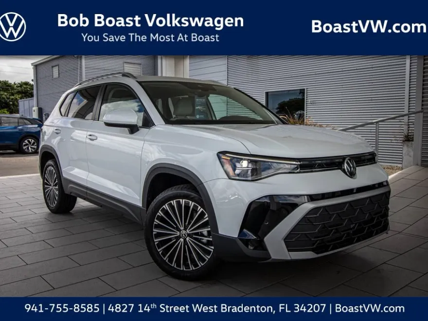 2025 Volkswagen Taos SE photo 1
