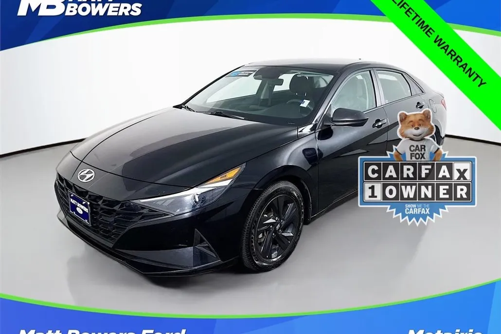 2022 Hyundai Elantra SEL photo 1