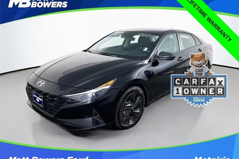 2022 Hyundai Elantra SEL photo 1