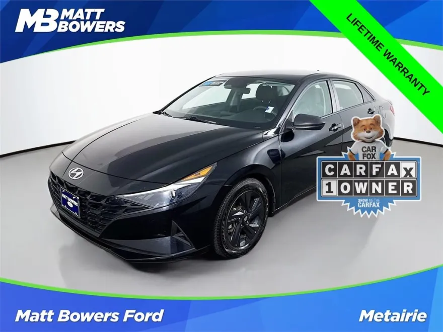 2022 Hyundai Elantra SEL photo 1