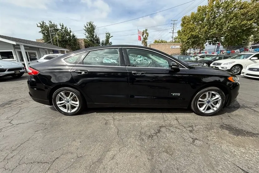 2016 Ford Fusion Energi Titanium photo 1