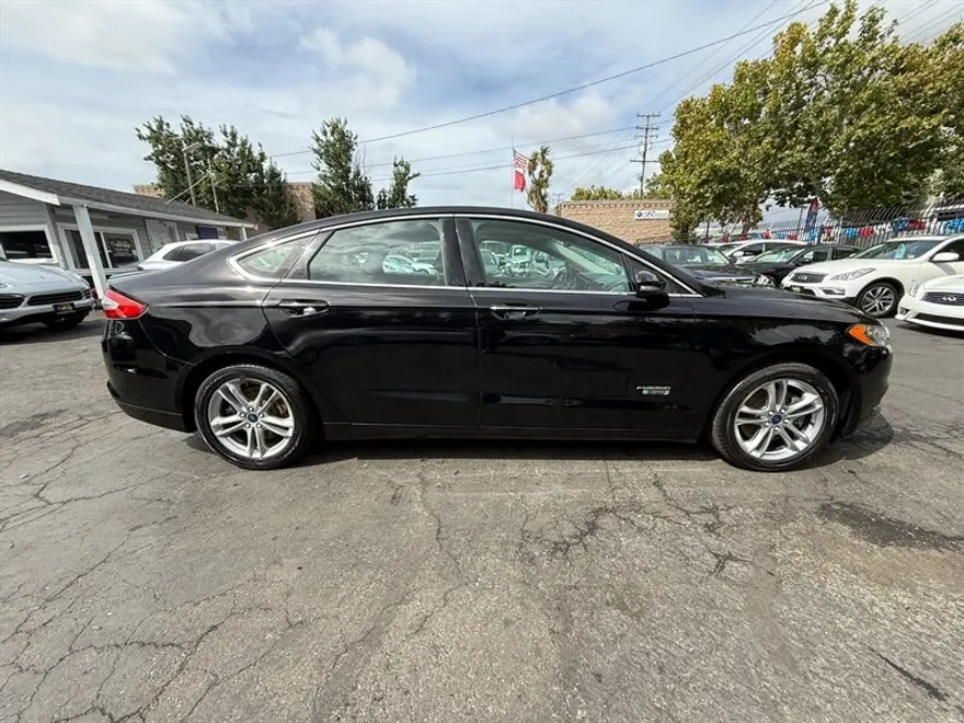 2016 Ford Fusion Energi Titanium photo 1