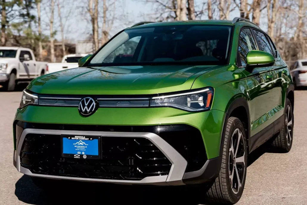 2025 Volkswagen Taos SEL photo 1