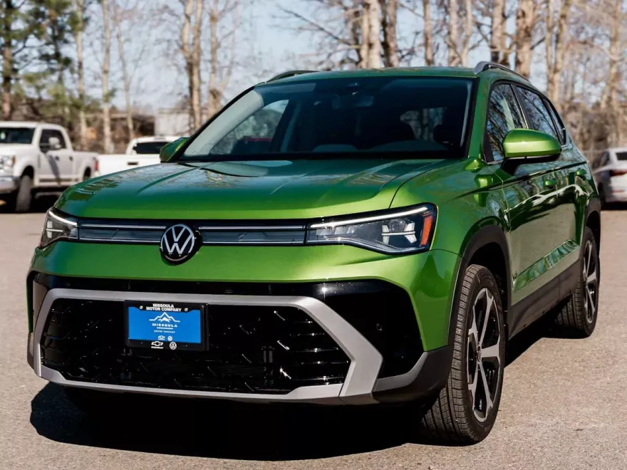 2025 Volkswagen Taos SEL photo 1