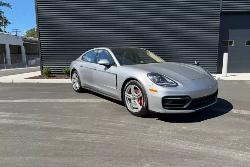 2021 Porsche Panamera 4 photo 1