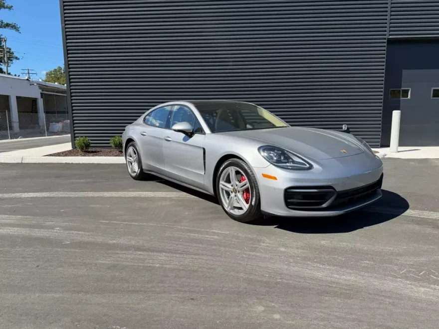2021 Porsche Panamera 4 photo 1