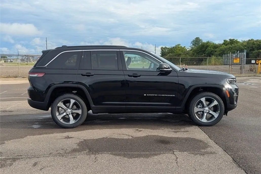 2025 Jeep Grand Cherokee Limited photo 1