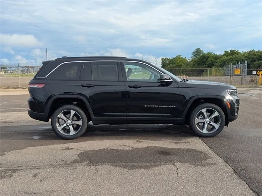 2025 Jeep Grand Cherokee Limited photo 1