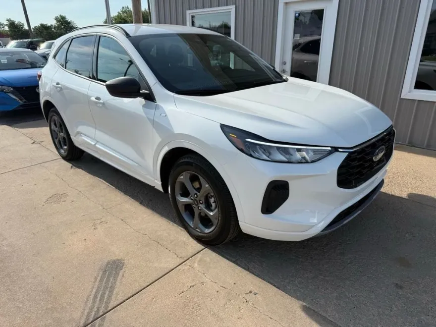 2023 Ford Escape ST-Line photo 1