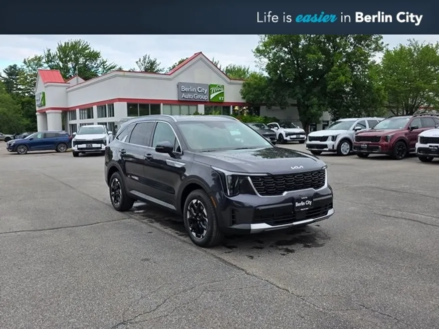 2025 Kia Sorento S photo 1