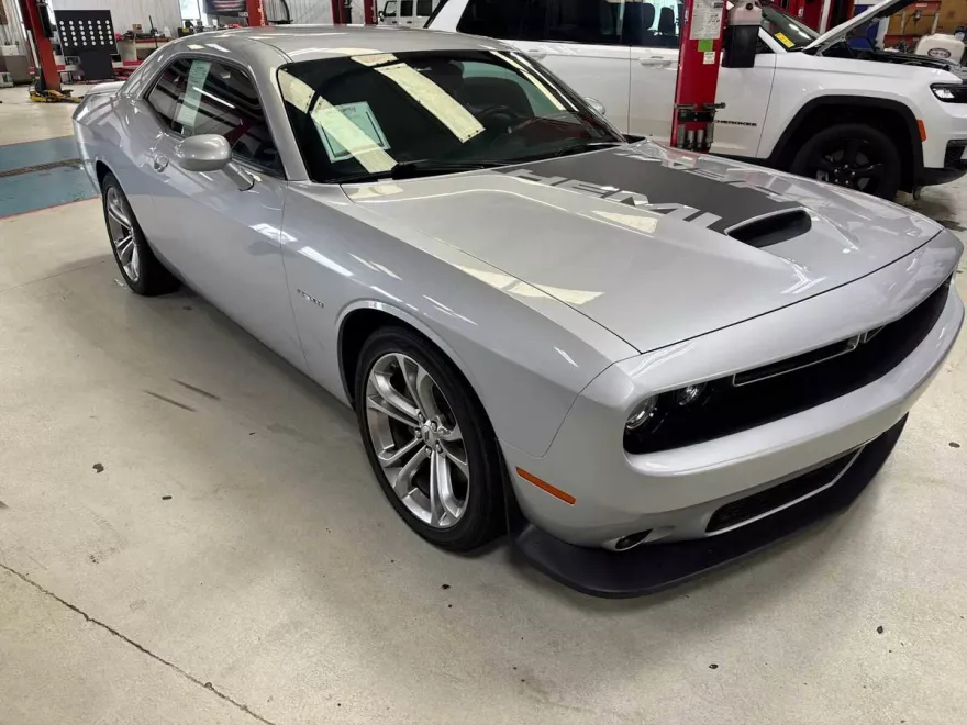 2022 Dodge Challenger R/T photo 1