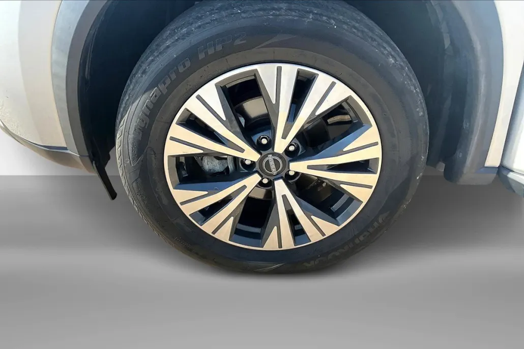2022 Nissan Rogue SV photo 1