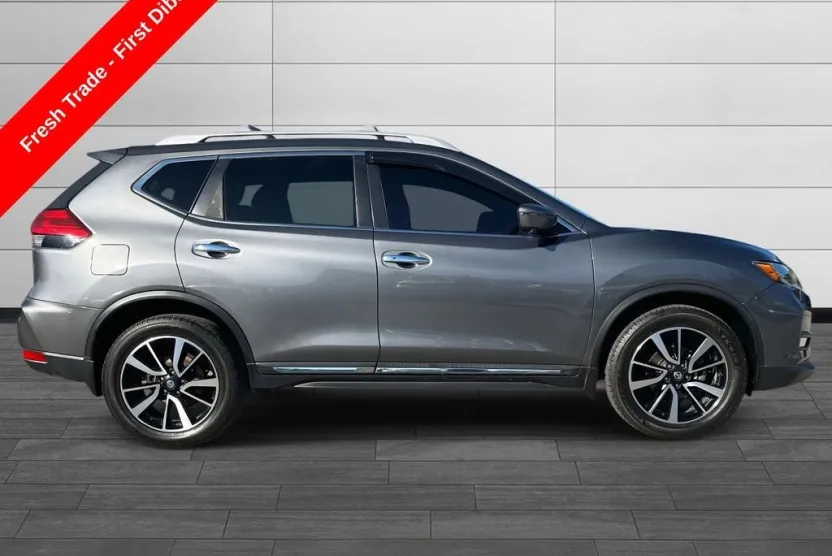 2017 Nissan Rogue SL photo 1