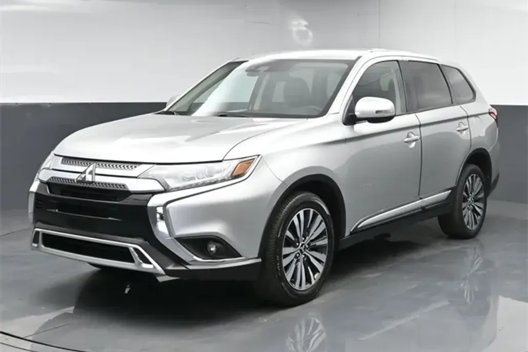 2020 Mitsubishi Outlander SEL photo 1