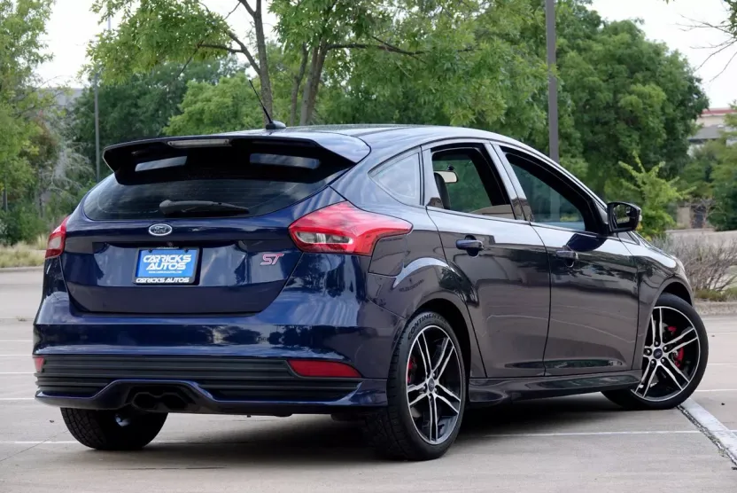 2016 Ford Focus ST photo 1