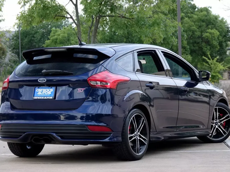 2016 Ford Focus ST photo 1